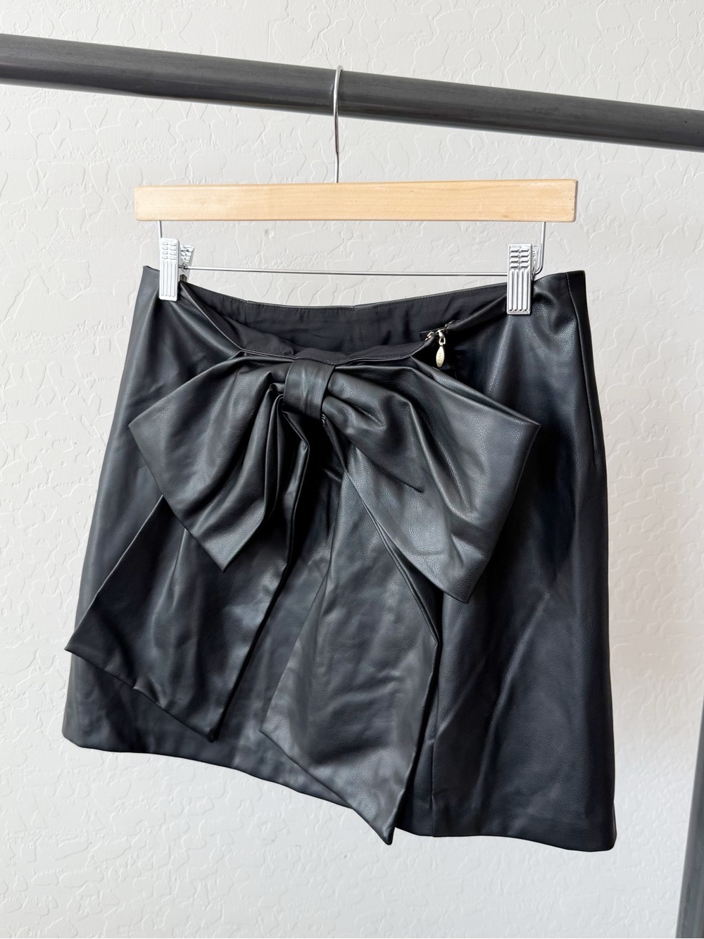 BCBG Women's Bow Faux Leather Black Mini Skirt